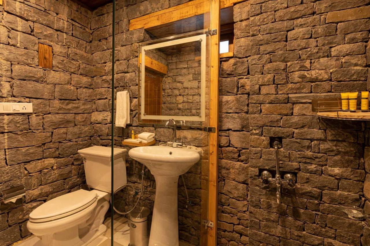 Stayvista At Mountain Mirage 3Br Villa Luxury In Kasauli With Jacuzzi Solan Exterior photo